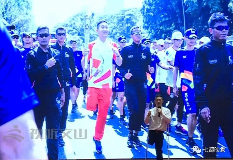 校园励志小品剧本4人_激人奋进的七个经典励志故事_中国最励志的人
